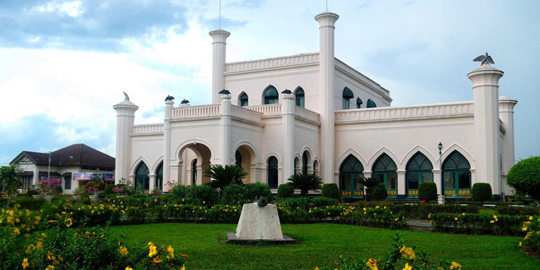 Sepenggal Sejarah Melayu Islam di Istana Siak