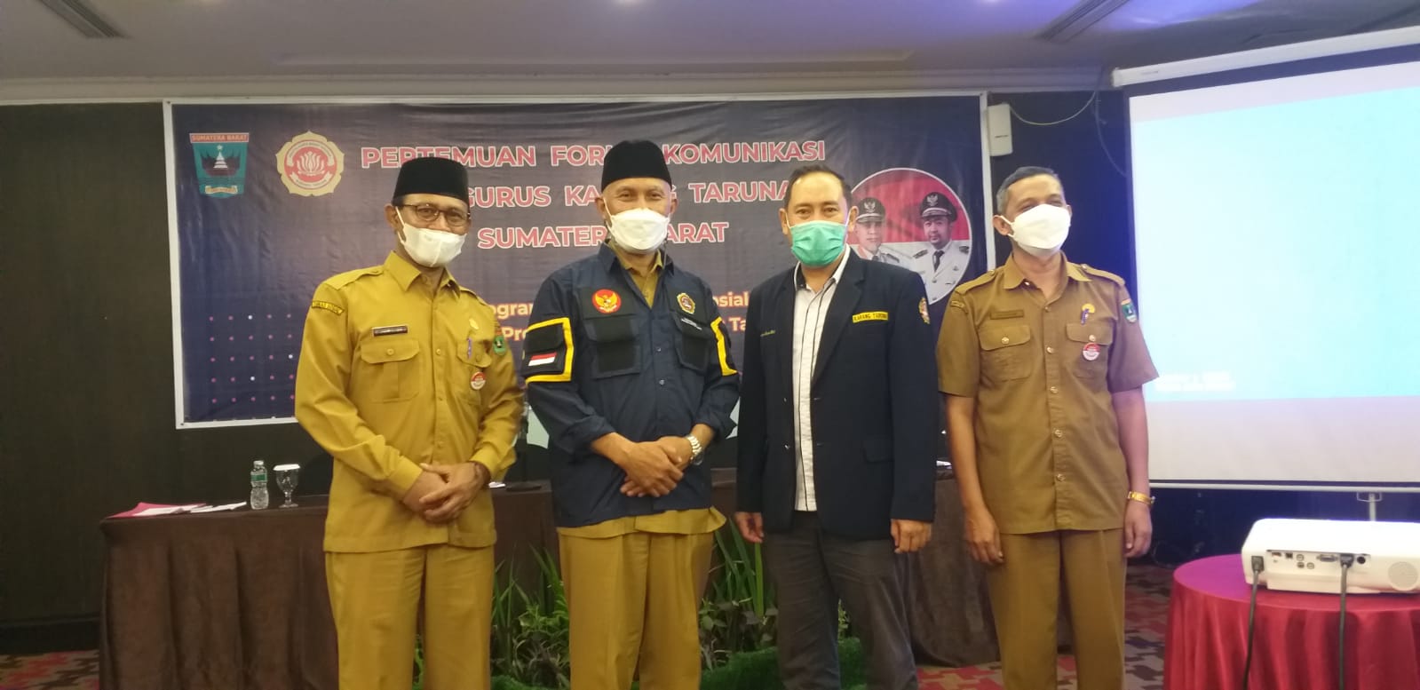 Gubernur Sumbar Mahyeldi Buka Rakor Program Pemberdayaan Sosial Karang Taruna Sumatera Barat.