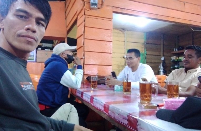 Ketua FPII Korwil Kuansing Ngopi Malam Bersama Danramil 02/Kuantan Tengah.